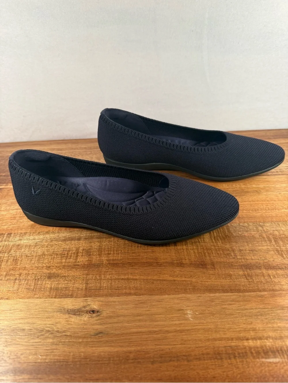 VIVAIA Claire Walker Flat Round Toe Slip-On with Arch Support Dark Navy Sz 5.5-6